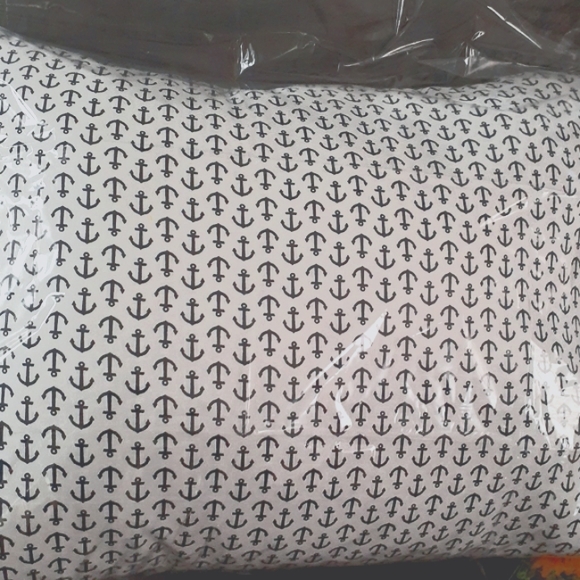 Dog/Cat Anchor Bed - Picture 2 of 2